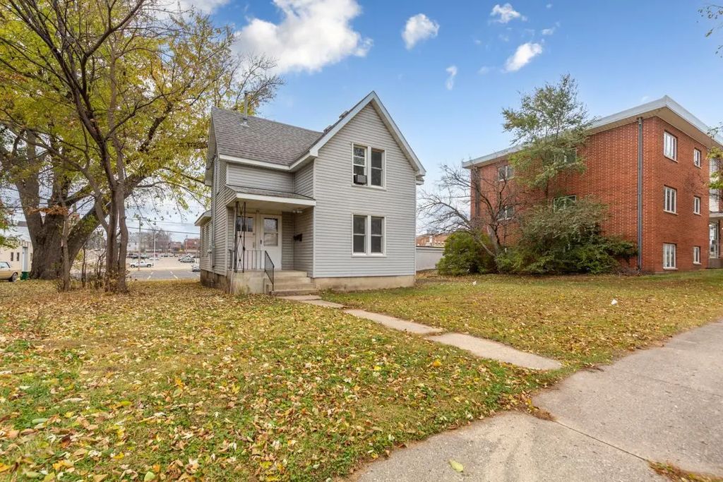 214 W College Street, Albert Lea
