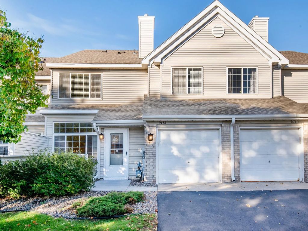 9175 Troon Court, Woodbury
