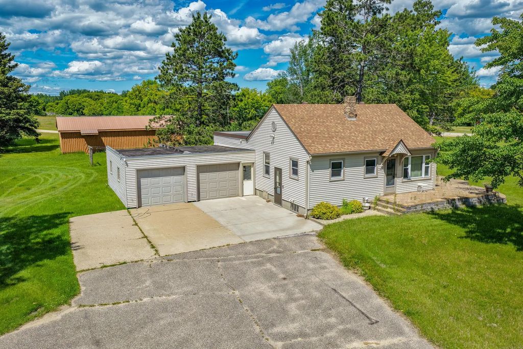 1019 Central Street W, Bagley