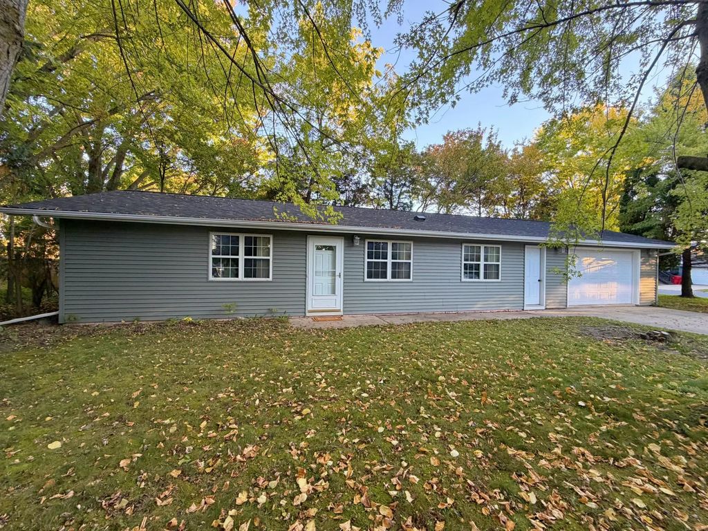 102 9th Avenue Ne, Dodge Center