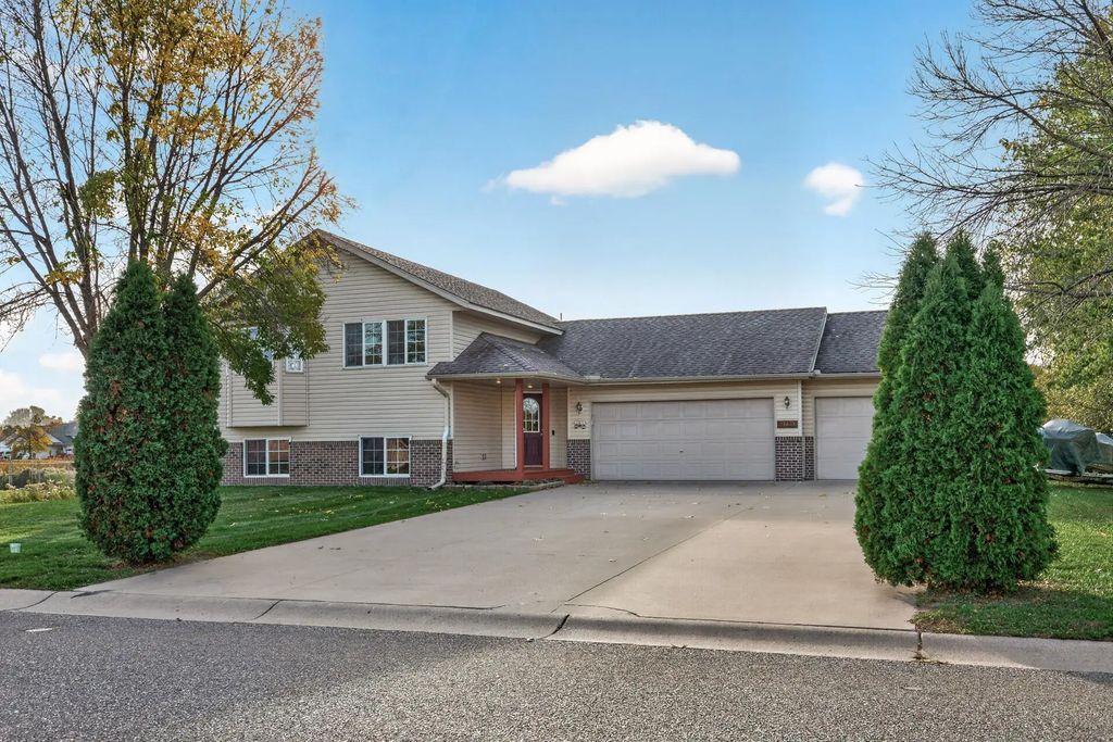 37838 Hawthorne Avenue, North Branch