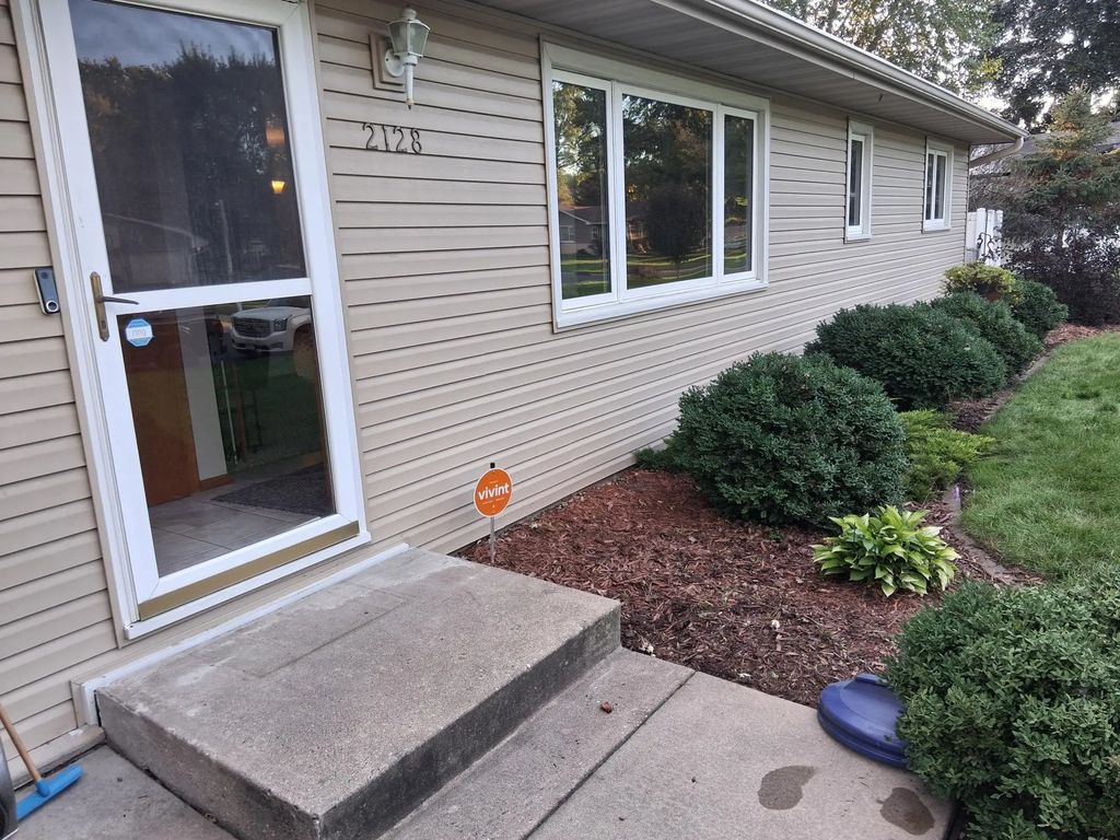 2128 Shale Lane, Eagan