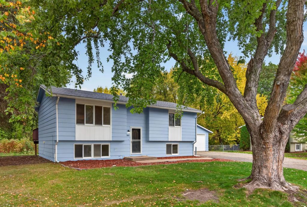 1785 Center Street, Hugo