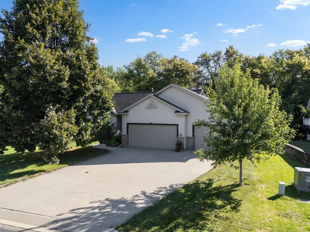 1008 4th Avenue Ne, Byron