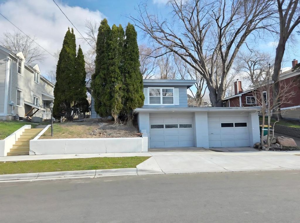 712 Maple Street W, Stillwater