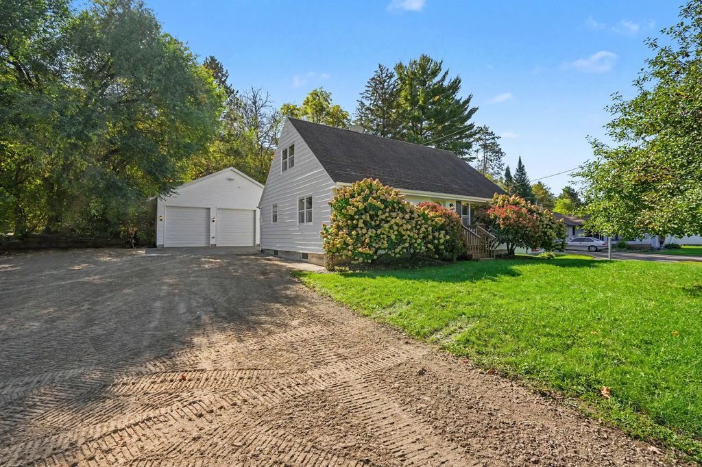 435 Spring Creek Road S, Red Wing