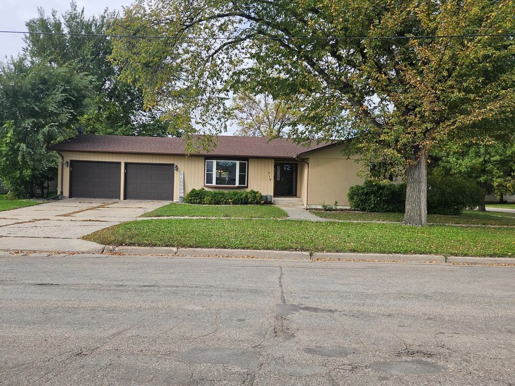 319 3rd Street N, Wahpeton