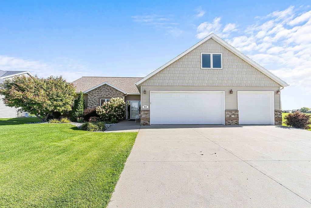812 S 36th Street S, Moorhead
