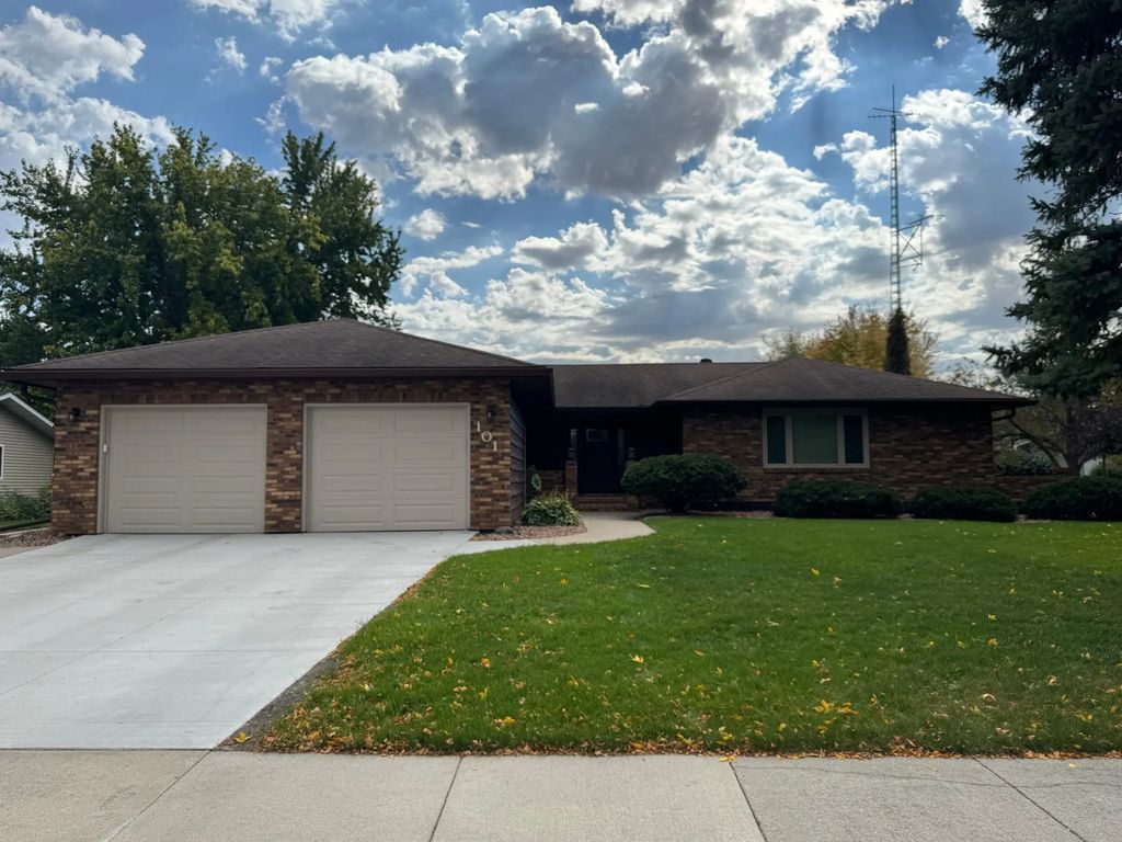101 37th Avenue S, Moorhead