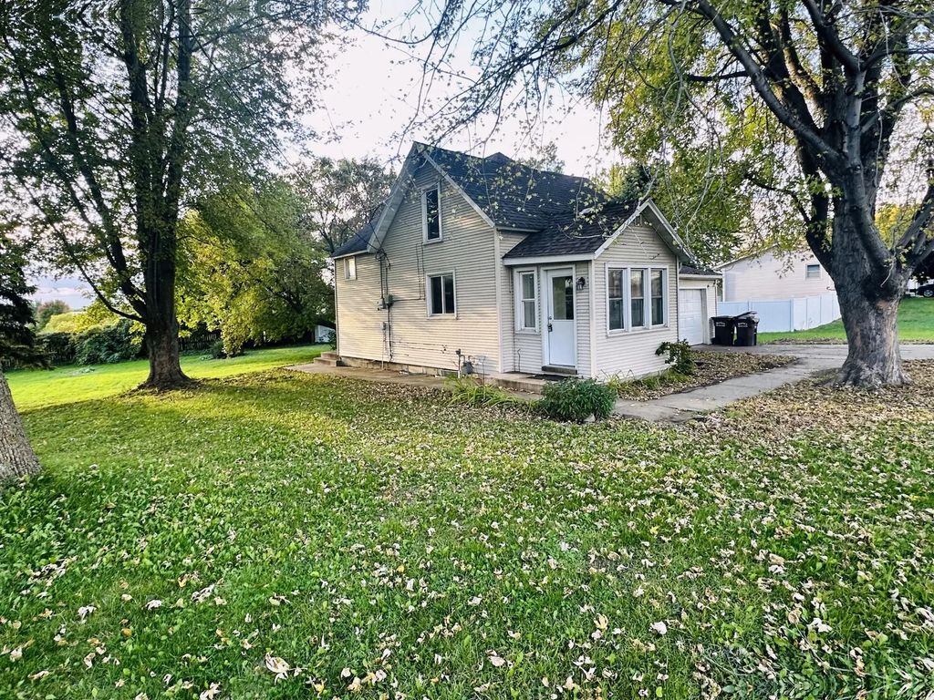 523 Oak Avenue N, Maple Lake