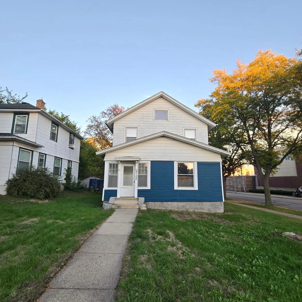 2102 Lyndale Avenue N, Minneapolis