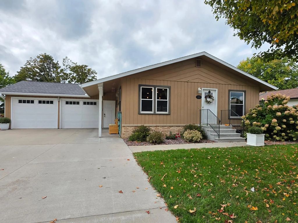 330 9th Street Nw, Plainview