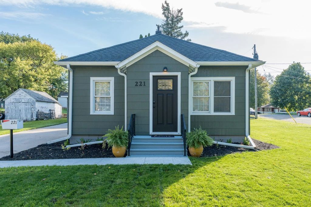 221 Bryan Avenue, Owatonna