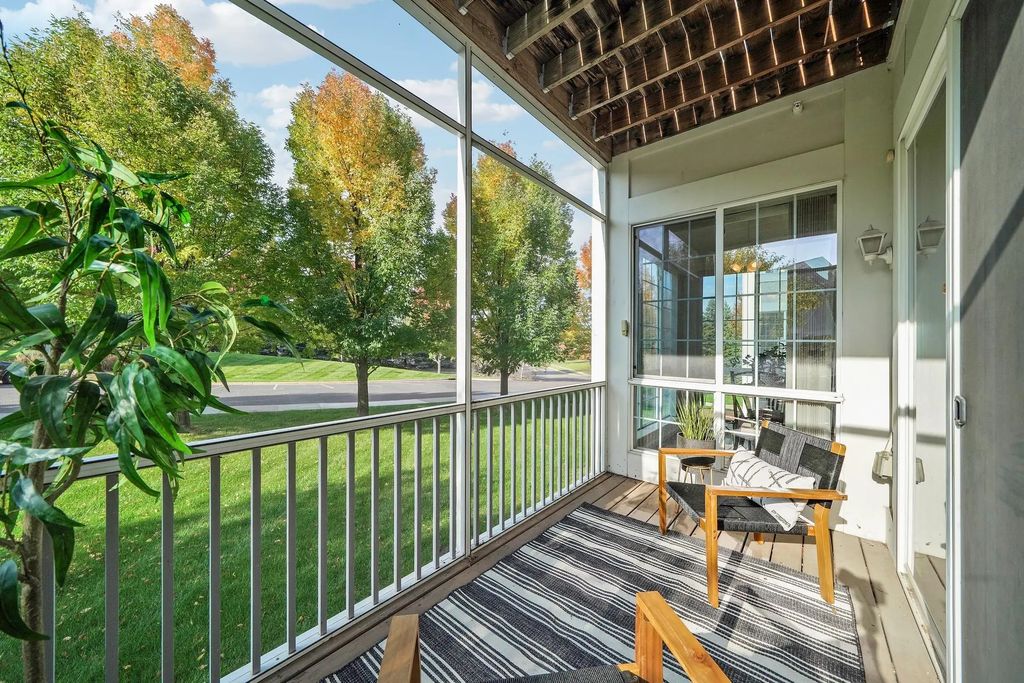 100 Clydesdale Trail 128, Medina