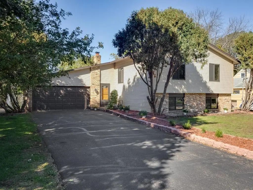 8106 Groveland Road, Mounds View