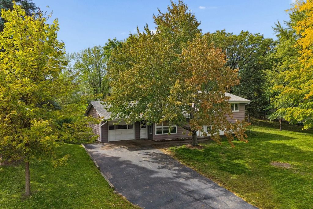 718 E River Street, Monticello