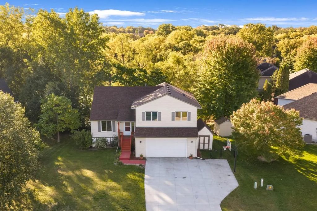 1001 Forest Glen Court, Burnsville