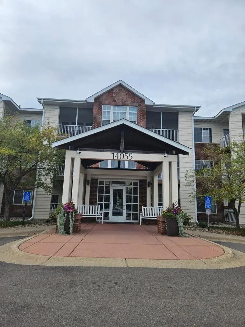 14055 Granite Avenue 204, Apple Valley