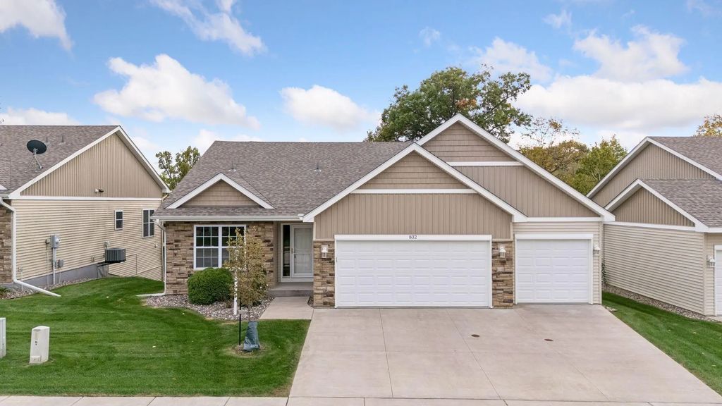 832 Aurora Circle, Red Wing