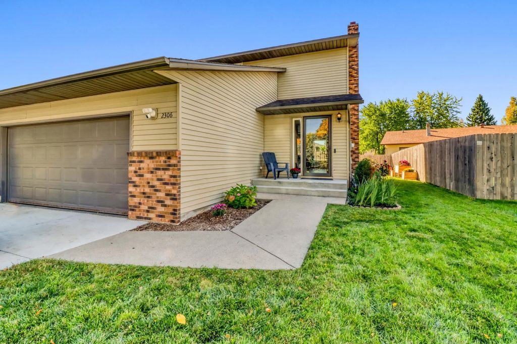 2306 26 1/2 Court S, Fargo