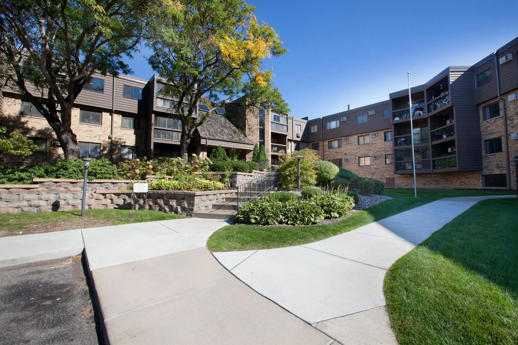 999 41st Avenue Ne 212, Columbia Heights