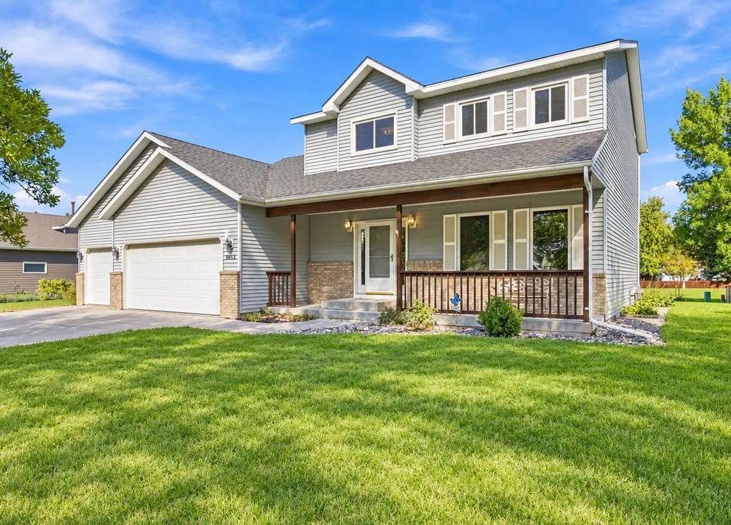 1014 Sommerset Drive, West Fargo