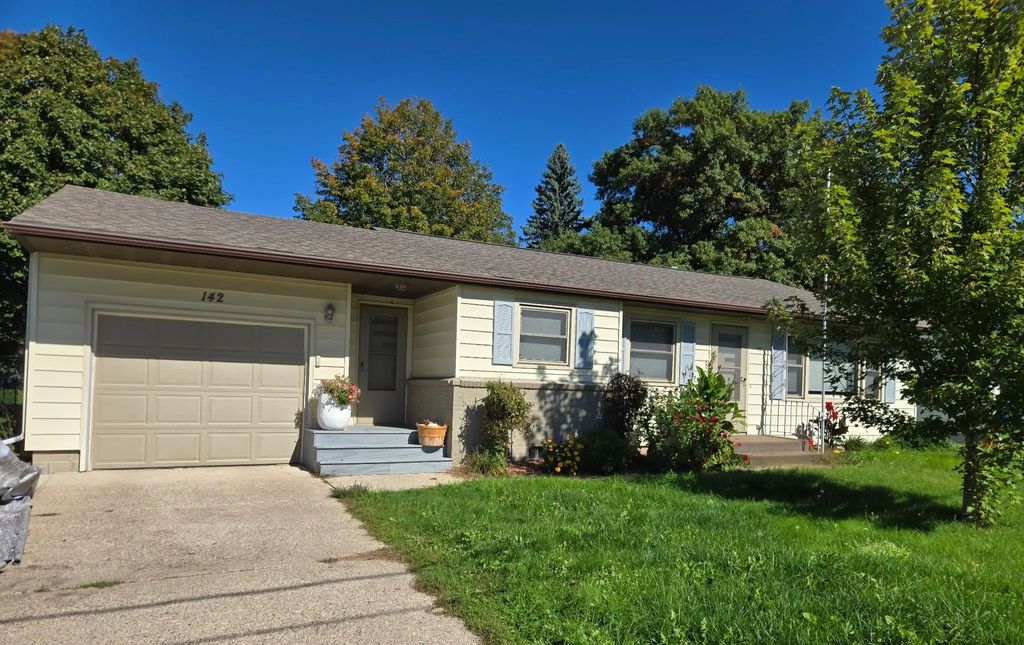 142 5th Street Nw, Blooming Prairie