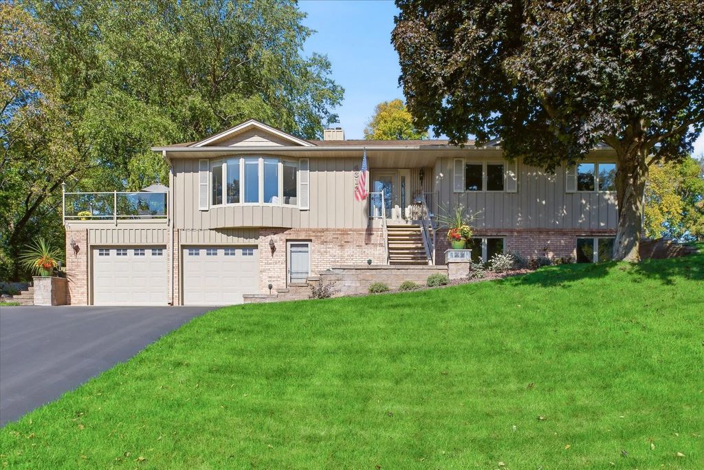 4312 Aries Court, Eagan
