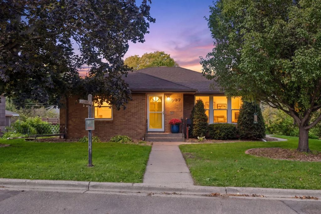 909 Manomin Avenue, West Saint Paul