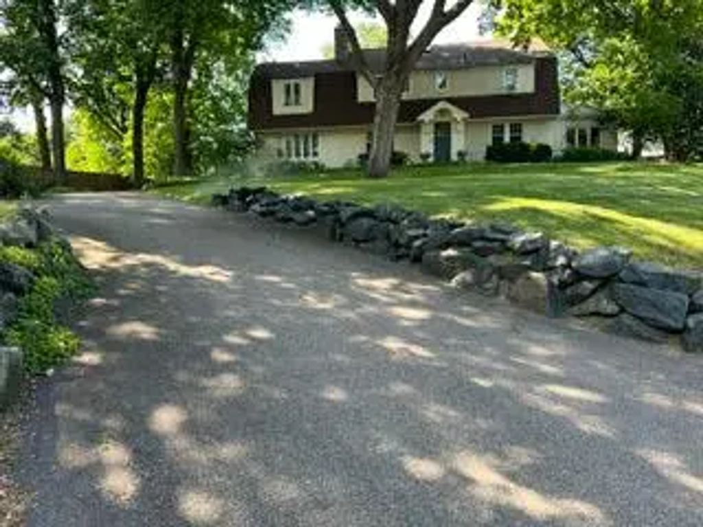 435 Far Hill Road, Wayzata