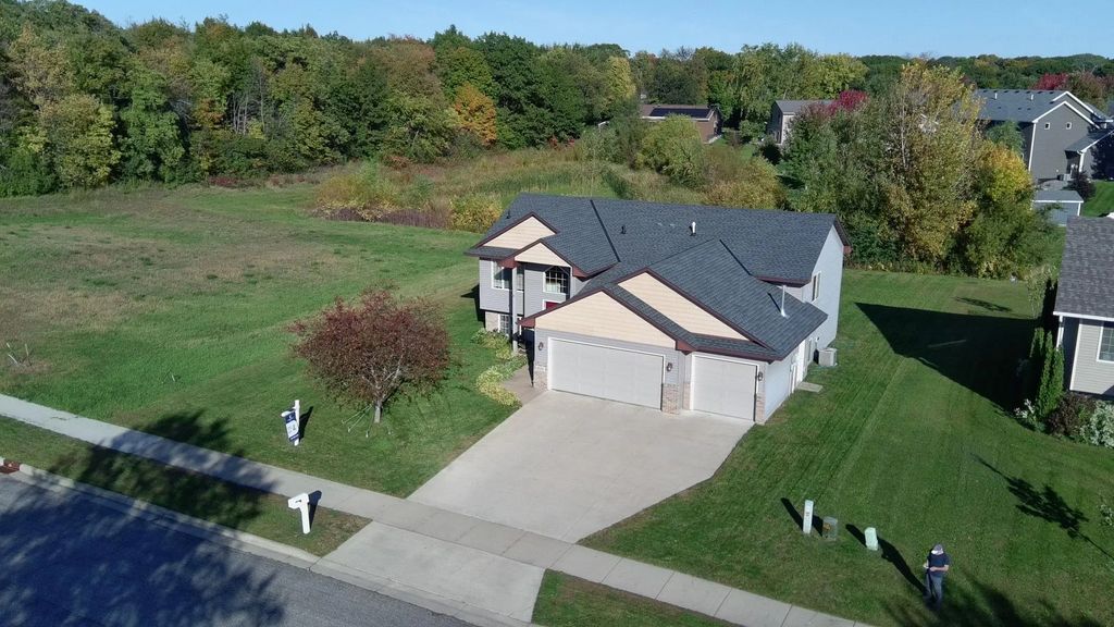 929 Farmers Ridge Trail, Belle Plaine