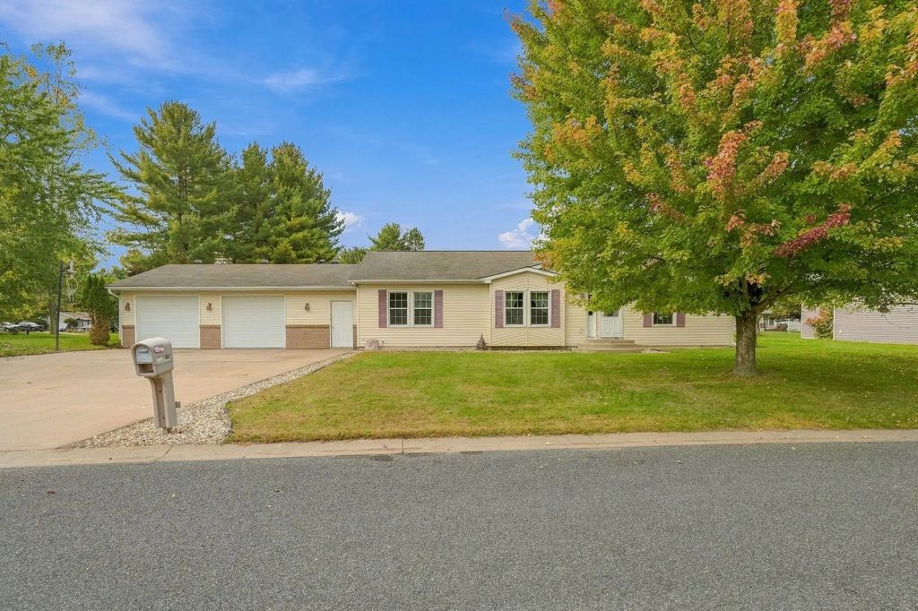 1027 Prairie Circle, Menomonie