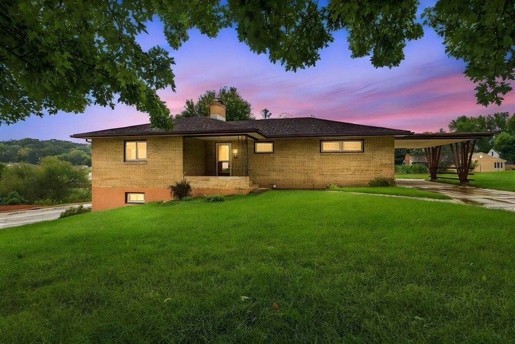 824 Brown Street, Jackson
