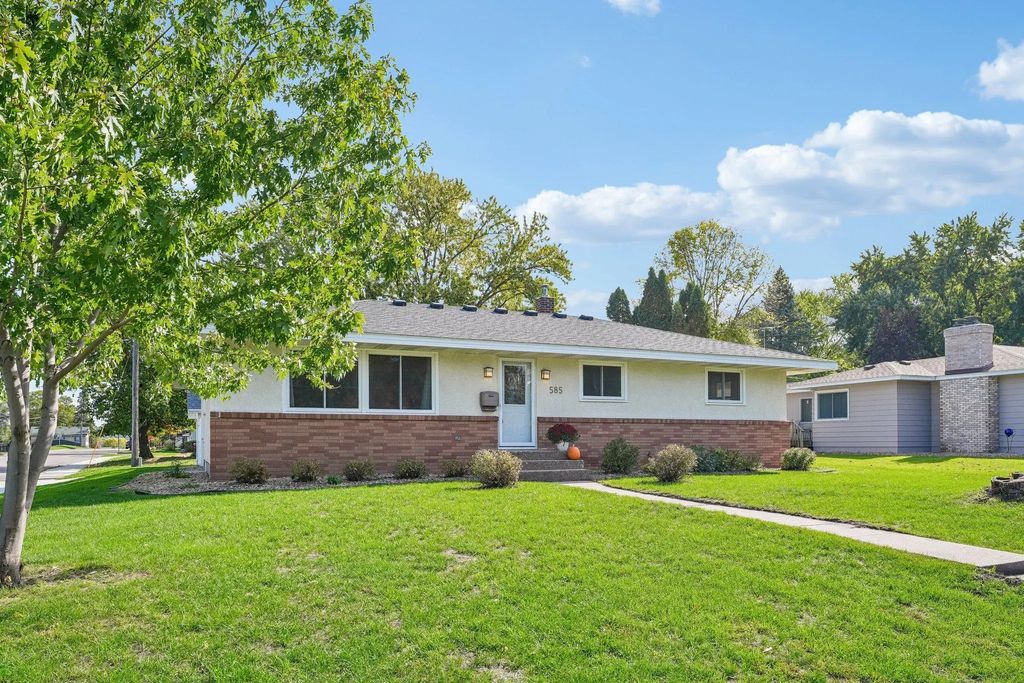 585 9th Street N, Bayport