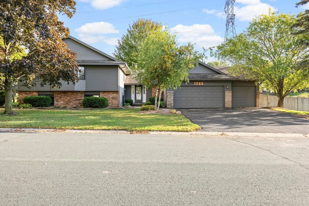 1762 Drake Drive, Eagan