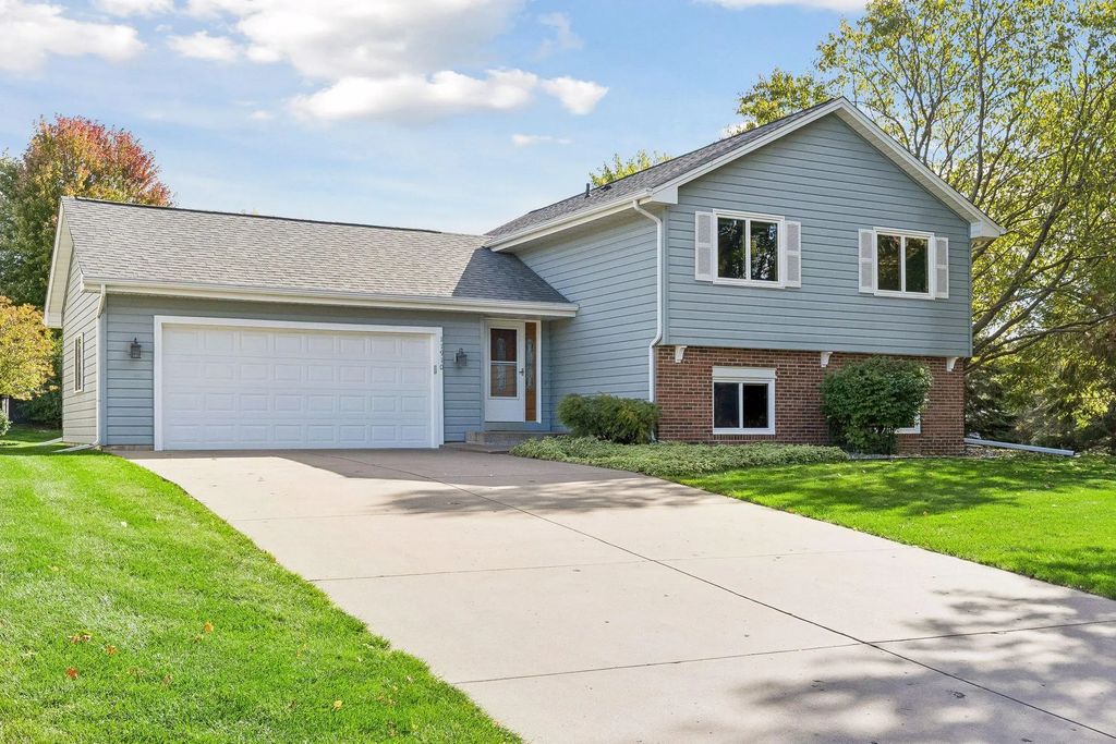 11910 44th Avenue N, Plymouth