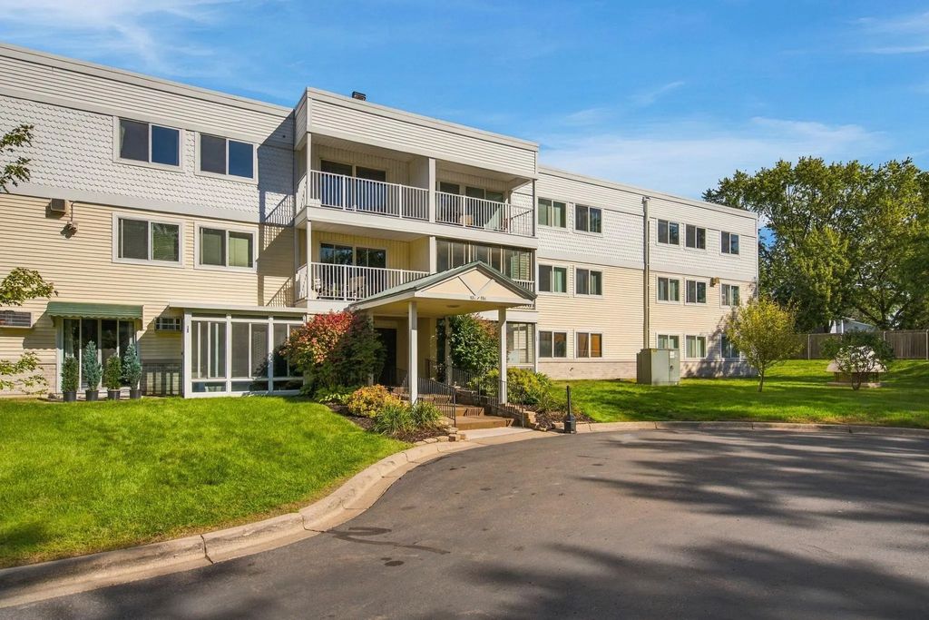 132 Demont Avenue E 238, Little Canada
