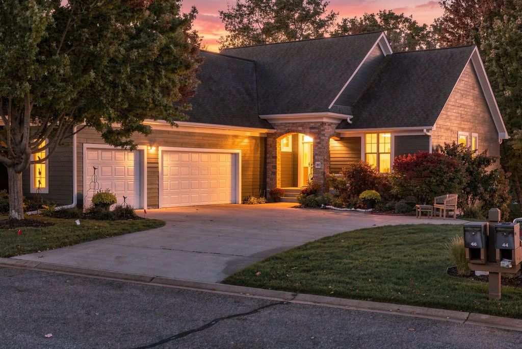 46 Osprey Court, North Oaks