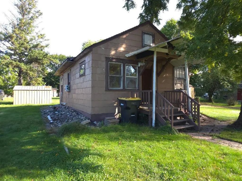 206 E Depue Avenue, Olivia