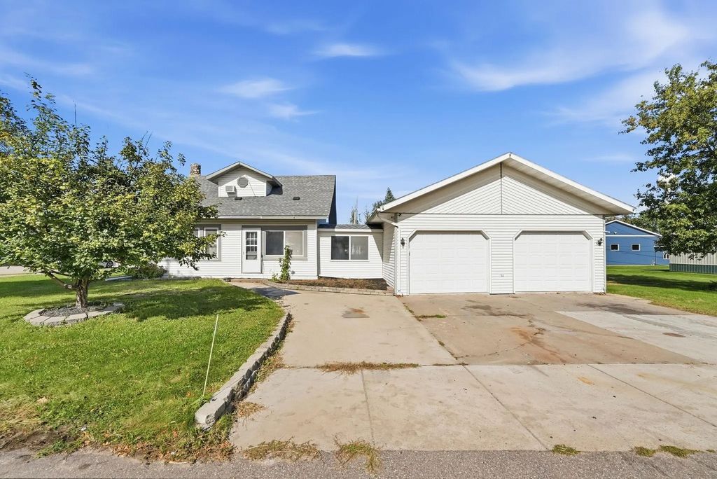 218 Cedar Street S, Grey Eagle