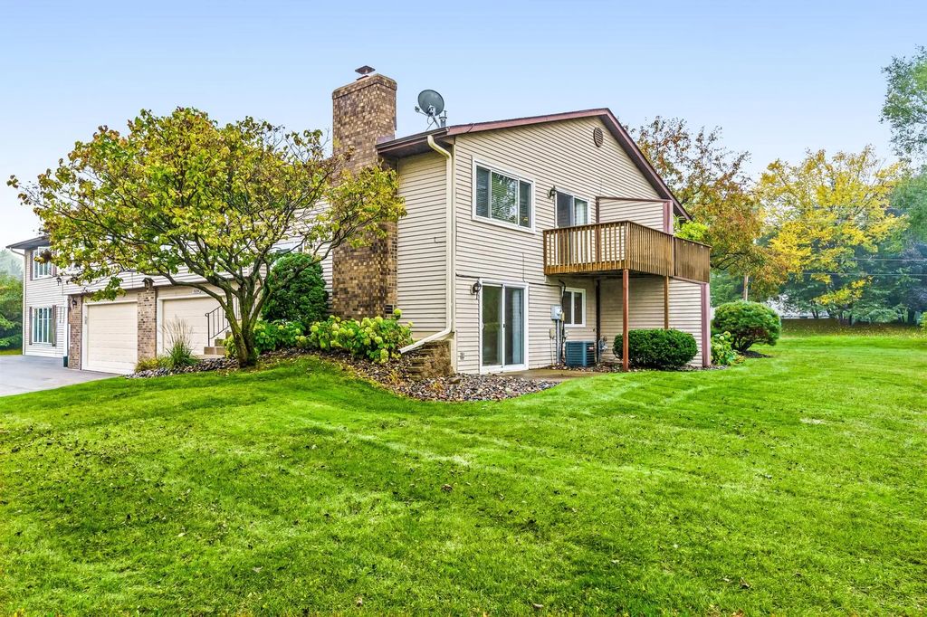 10394 Balsam Lane, Eden Prairie