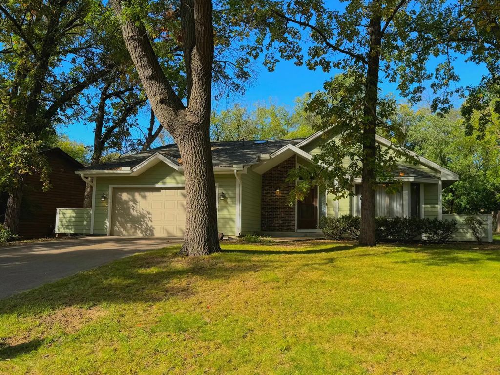 859 90th Avenue Nw, Coon Rapids