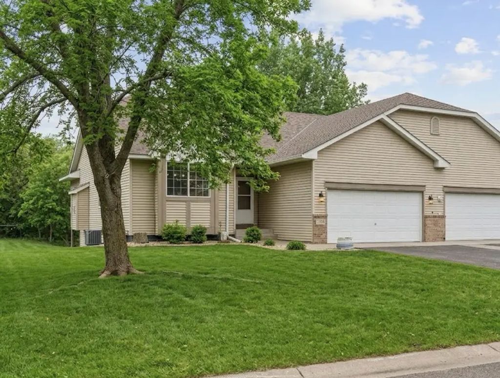 13761 Dorothy Drive, Rogers