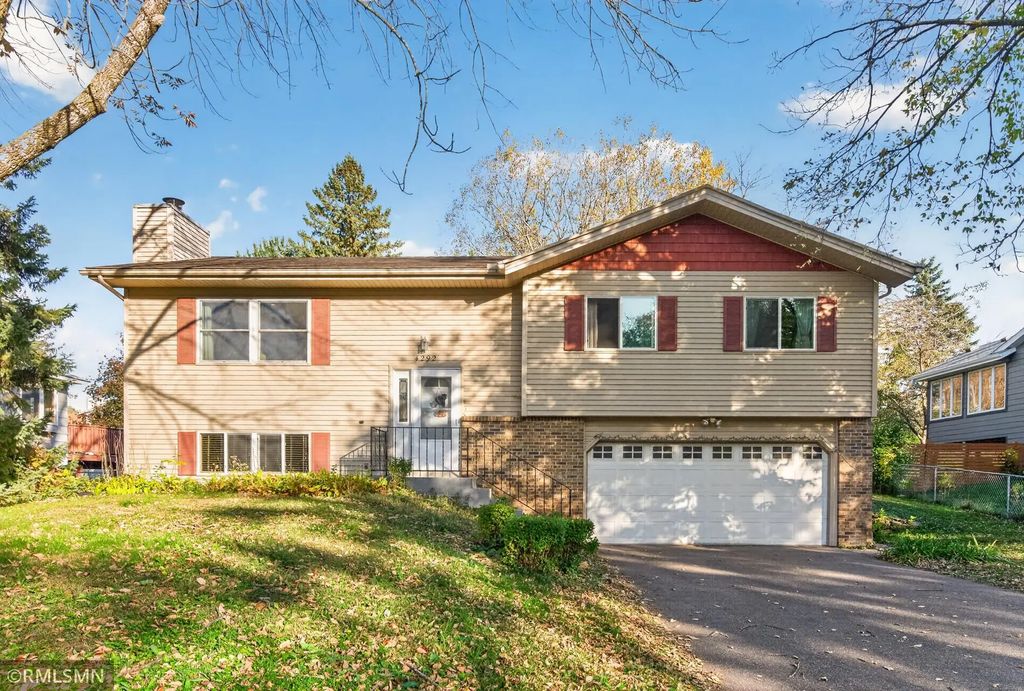 4292 Heritage Drive, Vadnais Heights