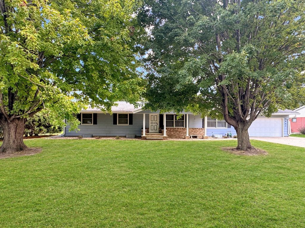 3007 Spruce Avenue, Slayton