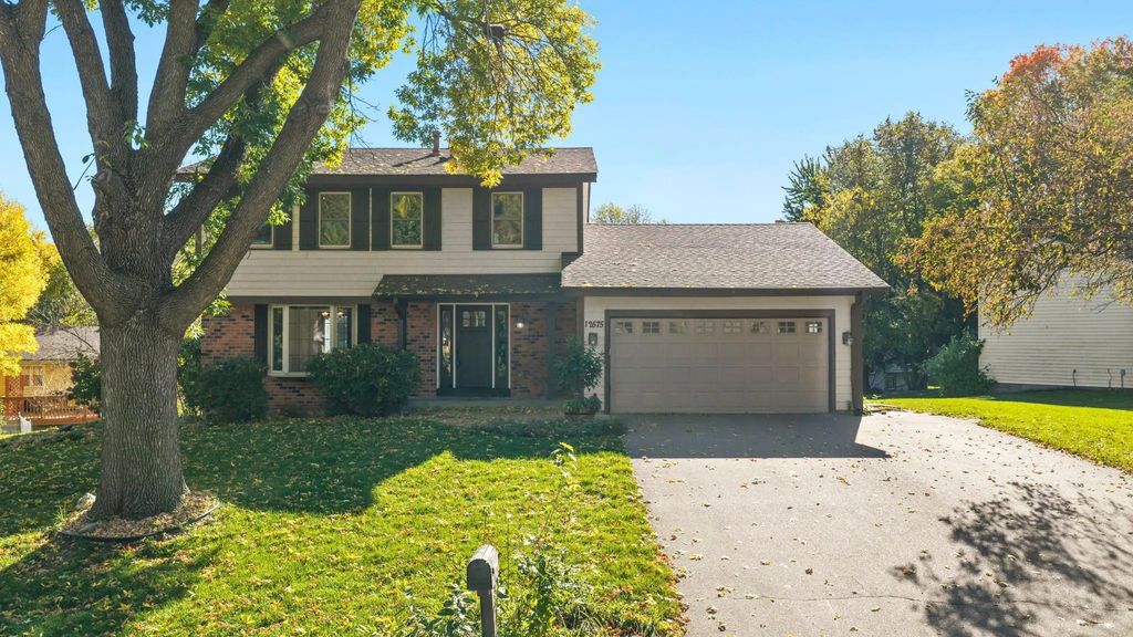 12575 Fescue Court, Eden Prairie