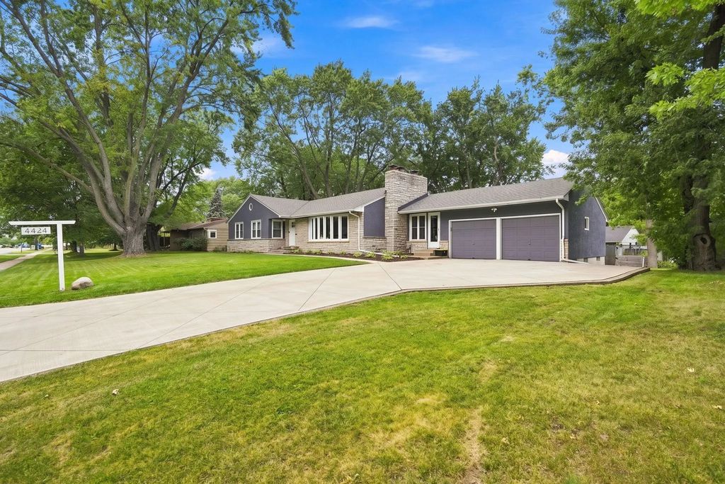 4424 W 70th St, Edina
