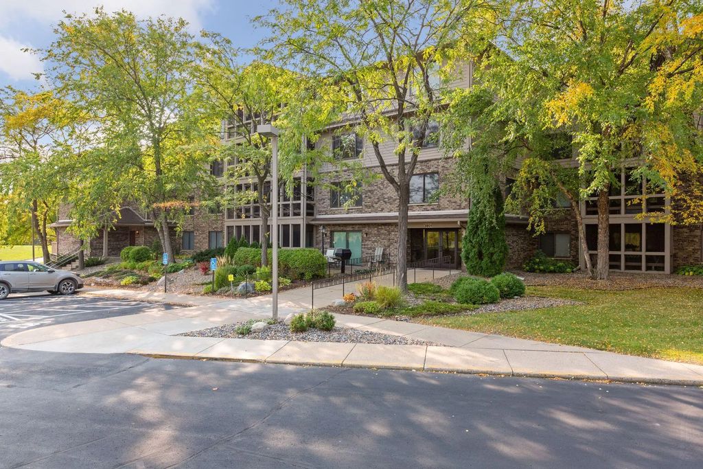 3801 W 98th Street 208, Bloomington