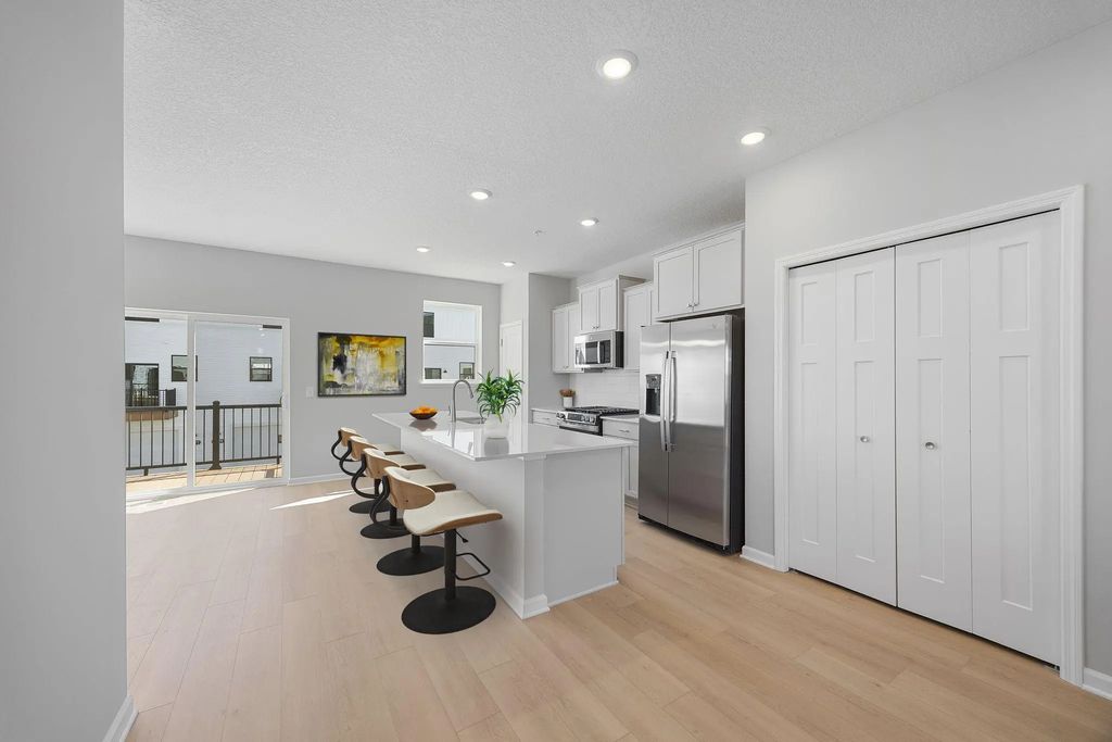 10376 Birchwood Circle, Victoria