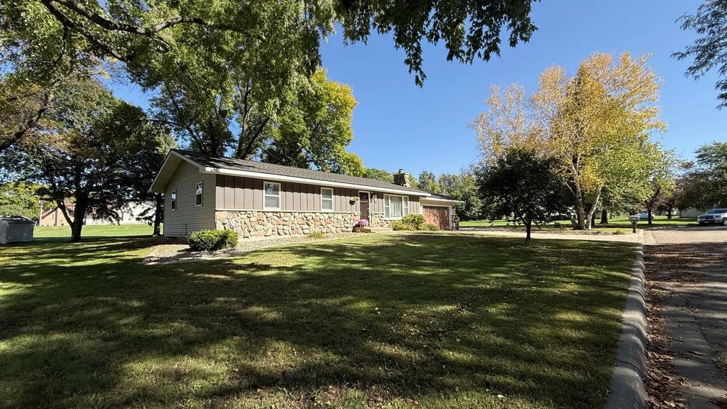 112 Orchard Circle, Montevideo
